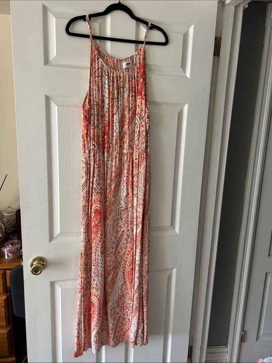 Old Navy Dresses & Skirts - Old Navy Coral and Cream Paisley Maxi Dress